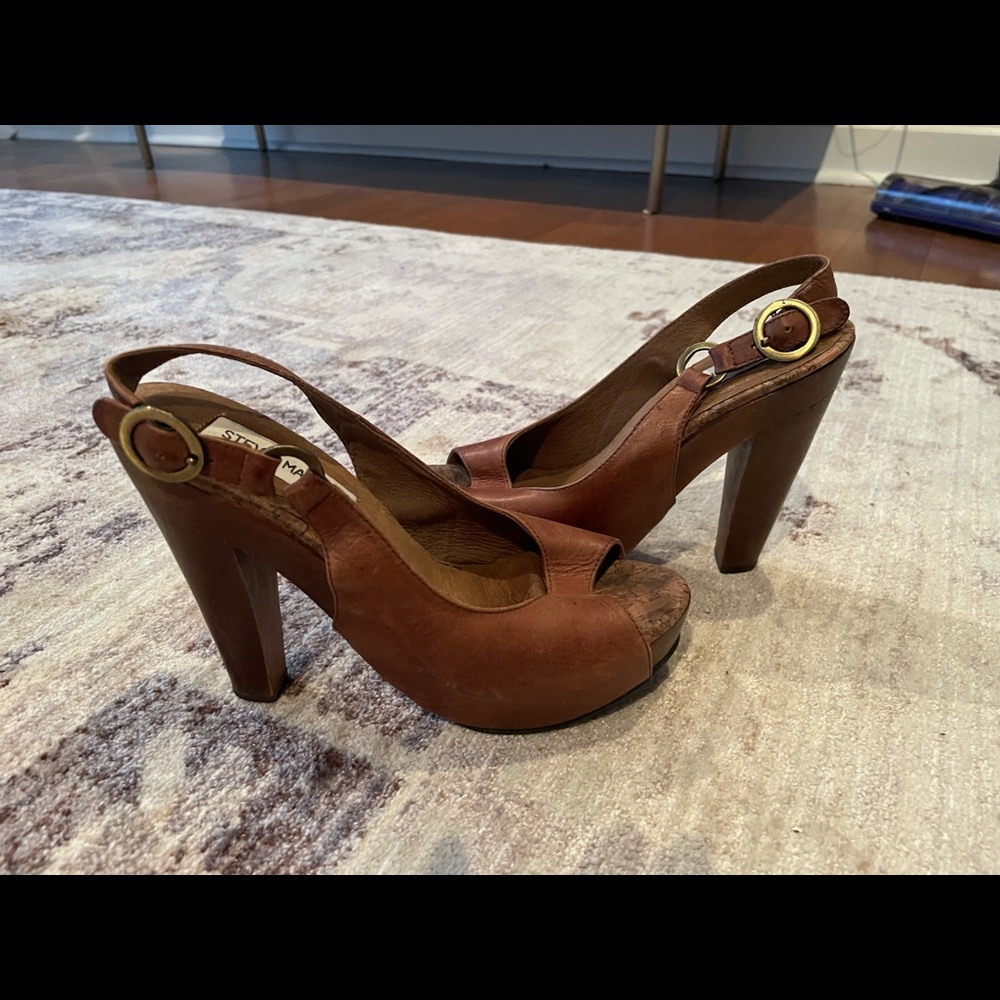 Brown leather Steve Madden shoes. Never worn 6.5